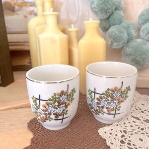 Japanese Tea Cups (Sake) Vintage 1950s Featuring White Flowers and Gold Trim 2